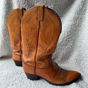Men’s Justin vintage boots, size 10.5D, Great condition! Perfect for the rodeo!